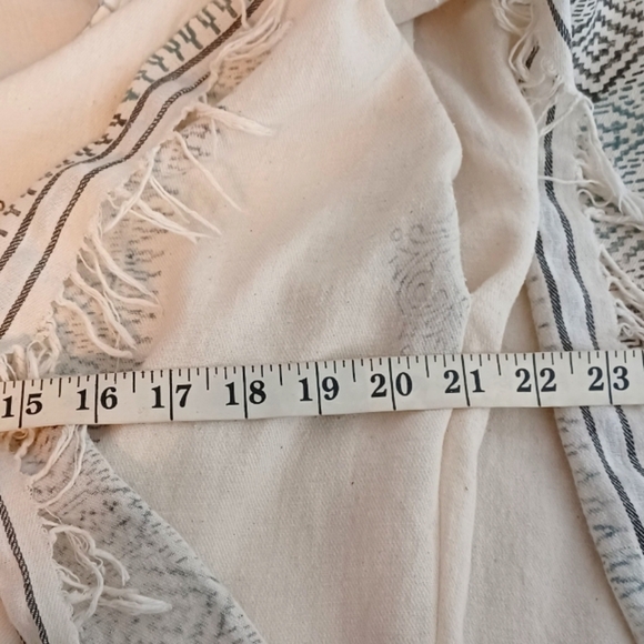 Anthropologie Farm Rio White Geometric Embroidered Aztec Tassel Cotton Poncho - Picture 11 of 16